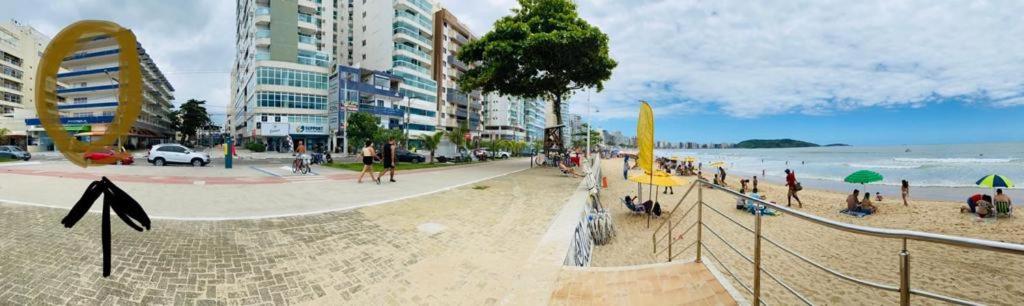 Suite Mar 210 - Economica E Compacta - Praia Do Morro - Predio Frente Mar Com Elevador, Atravessou A Avenida, Ja Esta Na Praia - Garagem - Internet Guarapari Eksteriør billede
